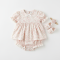 Petite robe bébé fille rose pastel avec motifs floraux